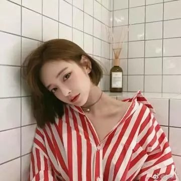 倾斜海报